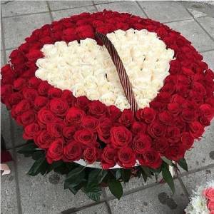 Корзина 301 роза, цветы в виде сердца R921